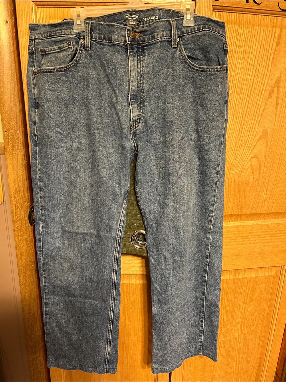 Signature Relaxed Fit Men's Light Blue Jeans